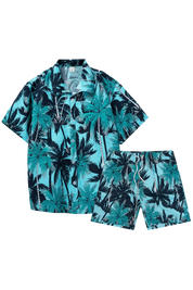 Conjunto de playa azul con estampado de palmeras para hombre, ideal para vacaciones y días de verano. Camisa de manga corta y pantalón corto a juego.